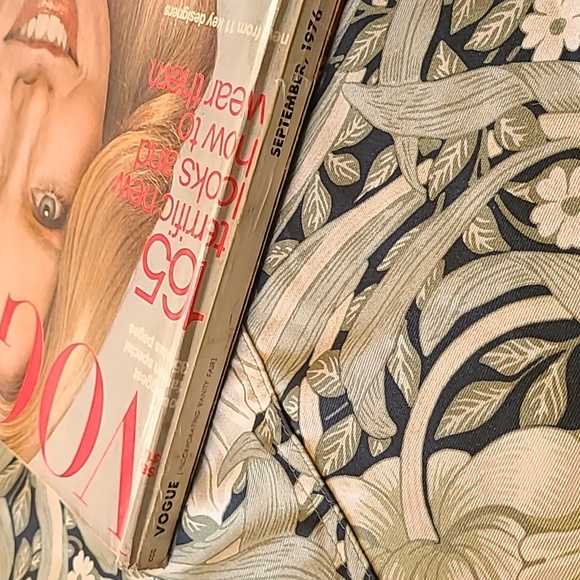 Vintage Vogue Magazine September 1976 - Picture 2 of 4